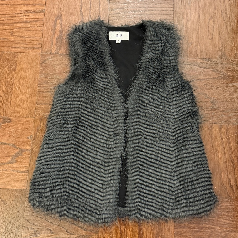 Women’s Jack by BB Dakota Faux Fur Vest in Charcoal and Black Size Small